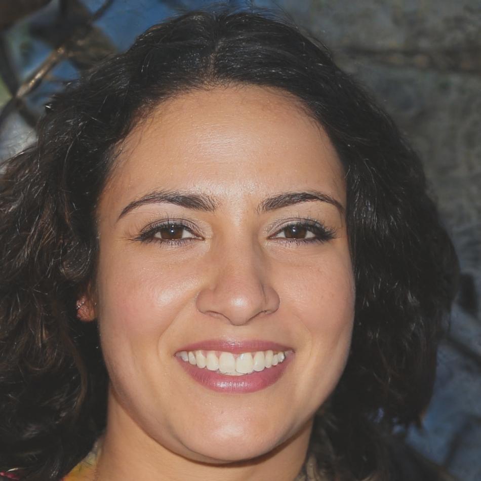 Portrait de Camille Rousseau, experte en réglementation des assurances
